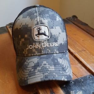 John deere camo hat
